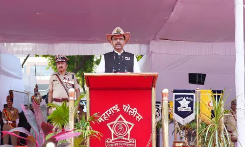 CM Fadnavis Pays Tribute to Fallen Police Personnel on Police Commemoration Day
