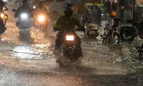 Heavy Rains Lash Chennai, Northern Districts in Tamil Nadu Heavy Rains Lash Chennai, Northern Districts in Tamil Nadu