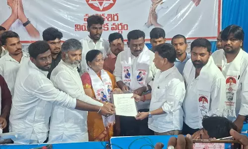 TD Leader’s Wife Named Jana Sena Candidate In Madakasira TD Leader’s Wife Named Jana Sena Candidate In Madakasira