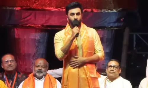 Ranbir Kapoor Apologises For Kolkata Dussehra ‘Slip Of Tongue’ Ranbir Kapoor Apologises For Kolkata Dussehra ‘Slip Of Tongue’