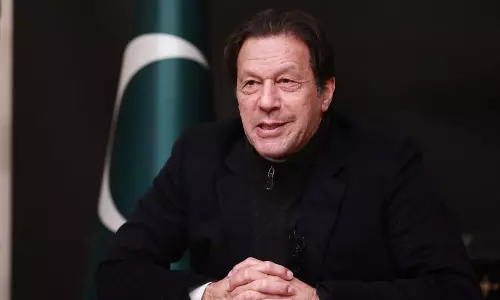 Pakistan Court Summons Officials Over Detention of Imran Khan’s Three Sisters Pakistan Court Summons Officials Over Detention of Imran Khan’s Three Sisters