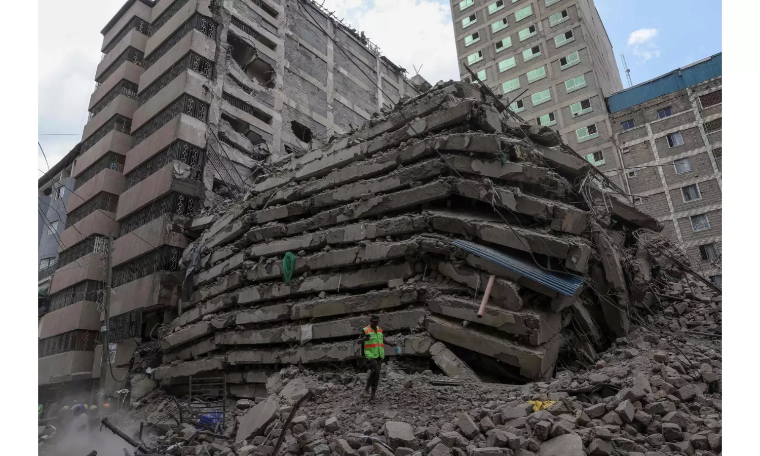 Kenya Building Collapse Sparks Fears of Many Trapped in Rubble Kenya Building Collapse Sparks Fears of Many Trapped in Rubble