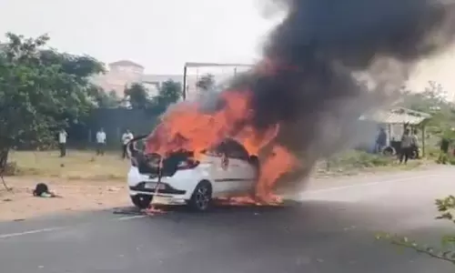 Khammam: Moving Car Catches Fire Near Collectorate, Vehicle Gutted Khammam: Moving Car Catches Fire Near Collectorate, Vehicle Gutted