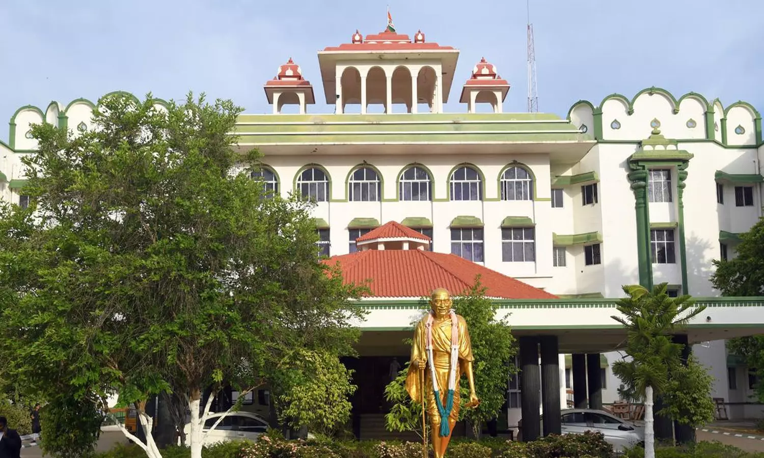 Madras HC Reiterates Rules for Non-Hindus Visiting Temples Madras HC Reiterates Rules for Non-Hindus Visiting Temples