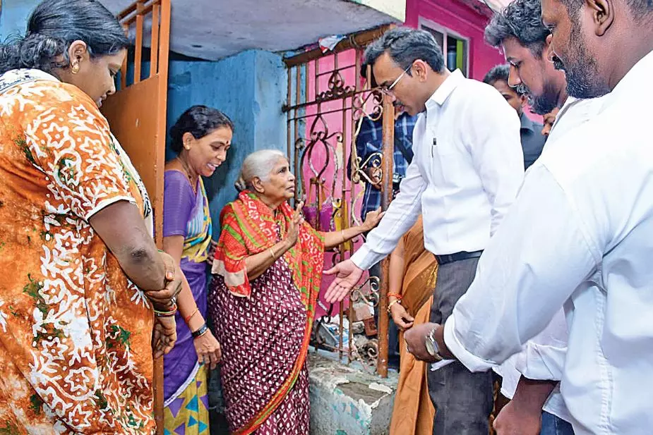 Health Minister Arunraj Reviews Dengue Prevention Measures in Otteri Health Minister Arunraj Reviews Dengue Prevention Measures in Otteri