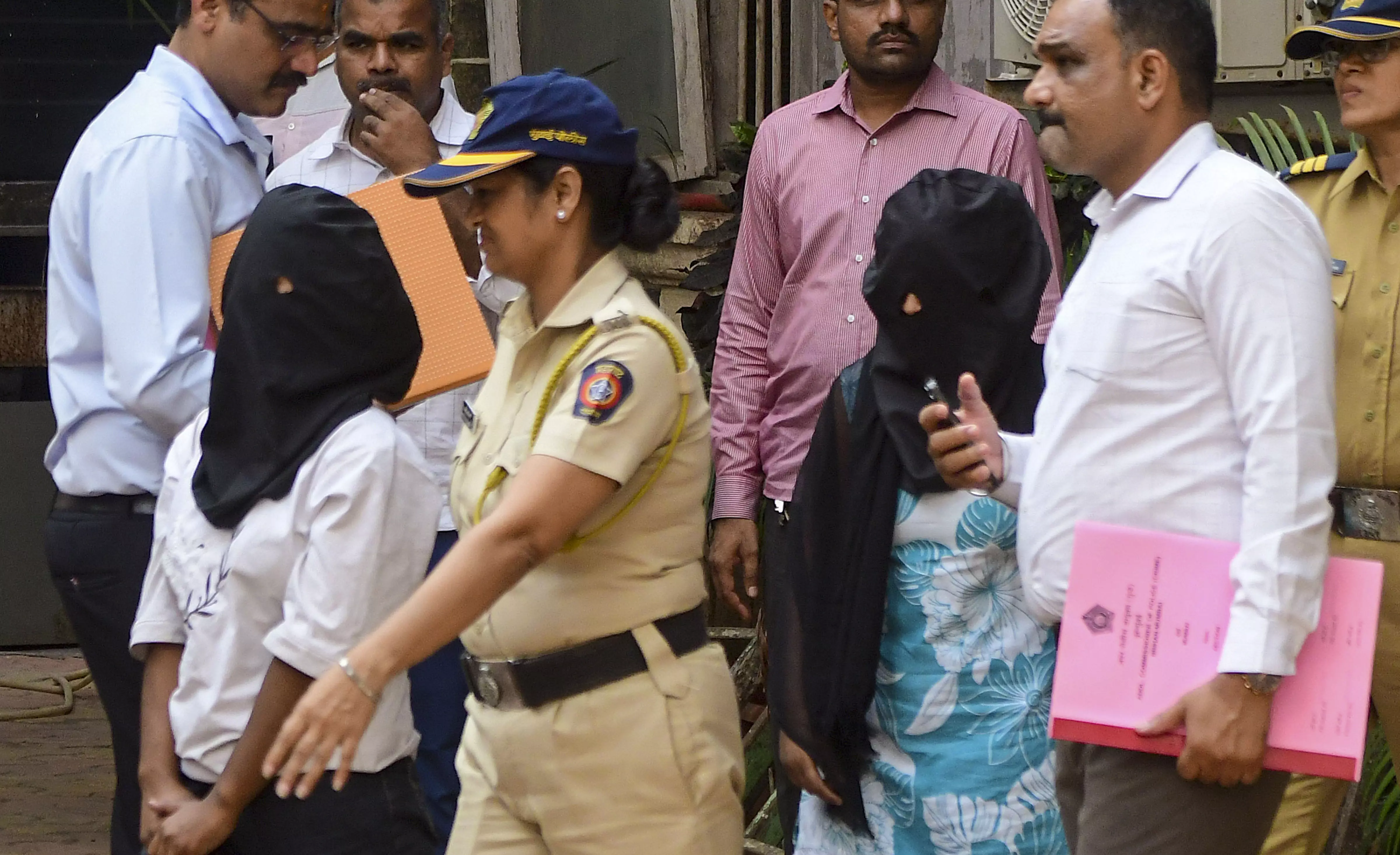 Tiger Shroff Firing: Mumbai Cops Recover Two Firearms from Surat Tiger Shroff Firing: Mumbai Cops Recover Two Firearms from Surat