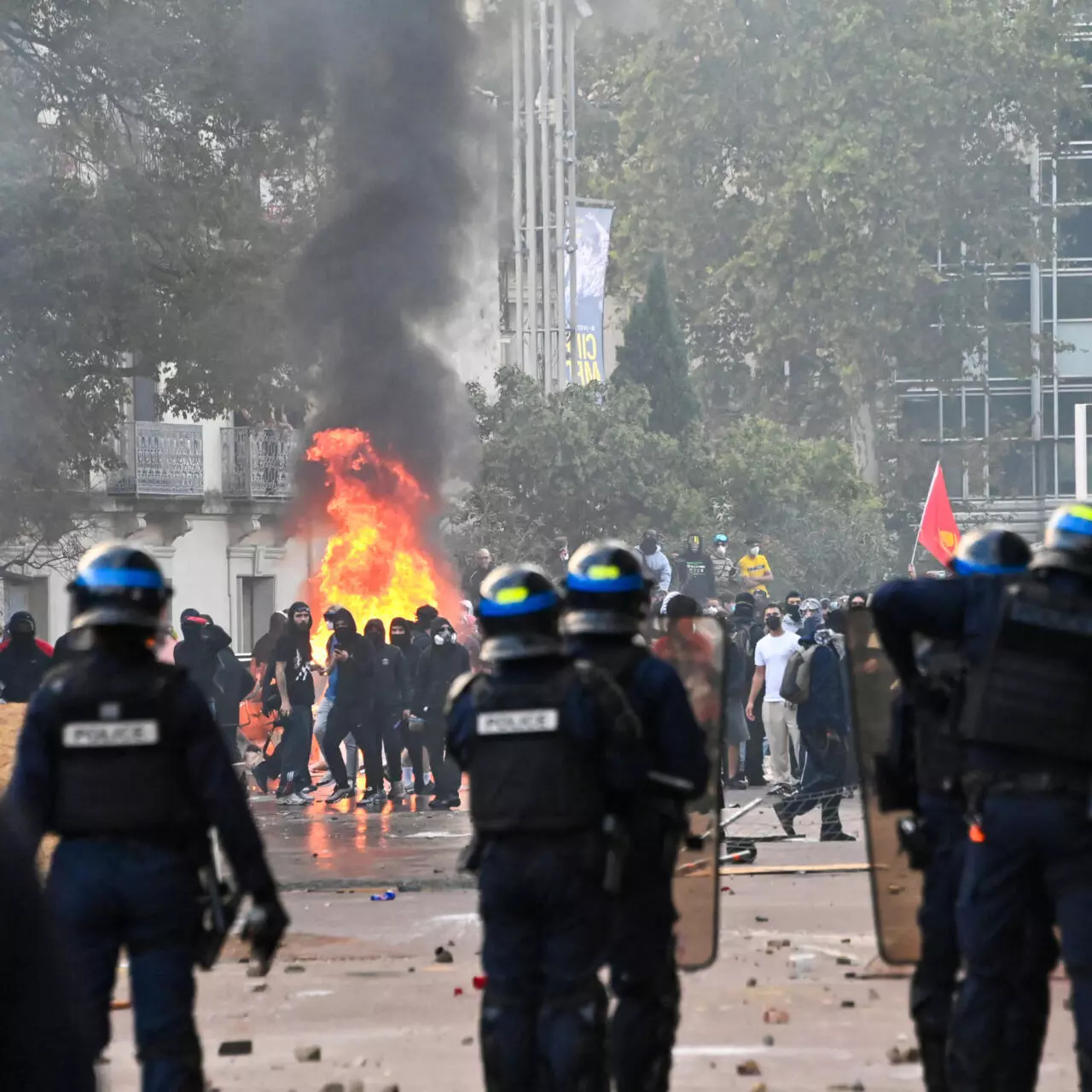 France Bans Protests in Marseille, Lyon; Paris Museums Closed After Protests France Bans Protests in Marseille, Lyon; Paris Museums Closed After Protests