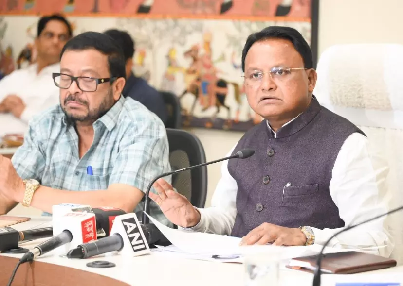 Odisha Braces For Cyclone, CM Targets Zero Casualties Odisha Braces For Cyclone, CM Targets Zero Casualties