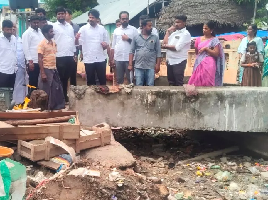 Minister Reviews Monsoon Preparedness At Kumbakonam Minister Reviews Monsoon Preparedness At Kumbakonam