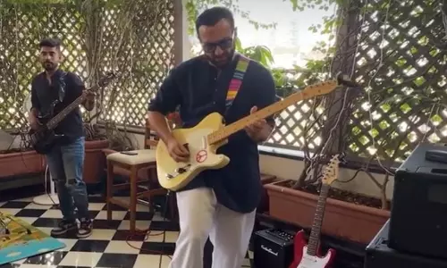 Saif Ali Khan Turns Guitarist, Shares Video of Jamming With Musicians at Home | WATCH Saif Ali Khan Turns Guitarist, Shares Video of Jamming With Musicians at Home | WATCH