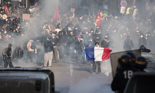 Over 400,000 Protest Across France Against Macron as Clashes Erupt in Paris Over 400,000 Protest Across France Against Macron as Clashes Erupt in Paris