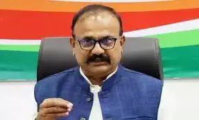 Congress Targets Fadnavis Over Threats To Actors Congress Targets Fadnavis Over Threats To Actors