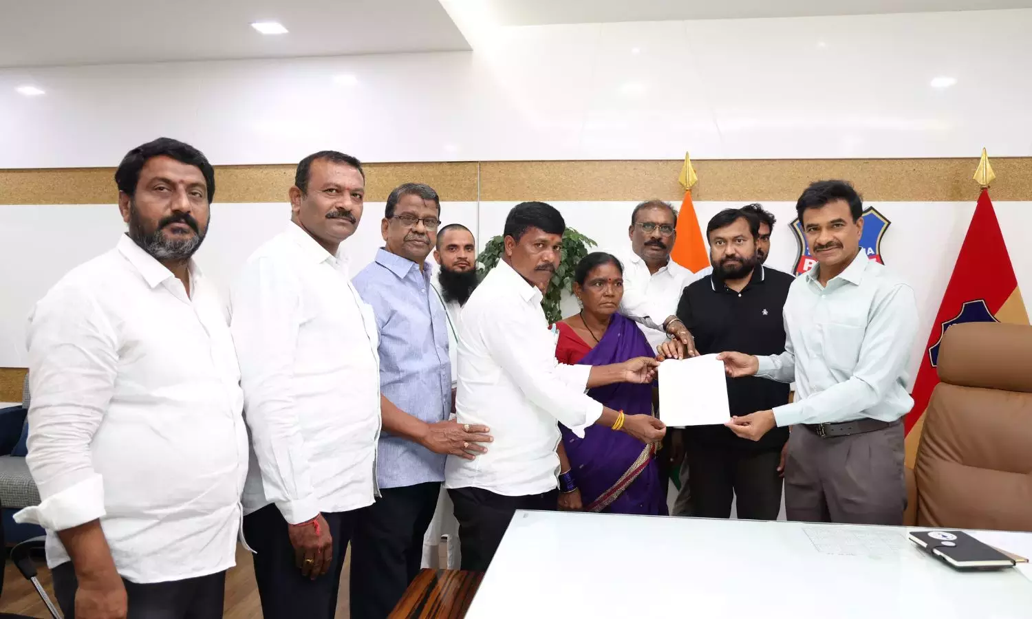 Congress Leader Jaganmohan Rao, Cadres Meet DGP Congress Leader Jaganmohan Rao, Cadres Meet DGP