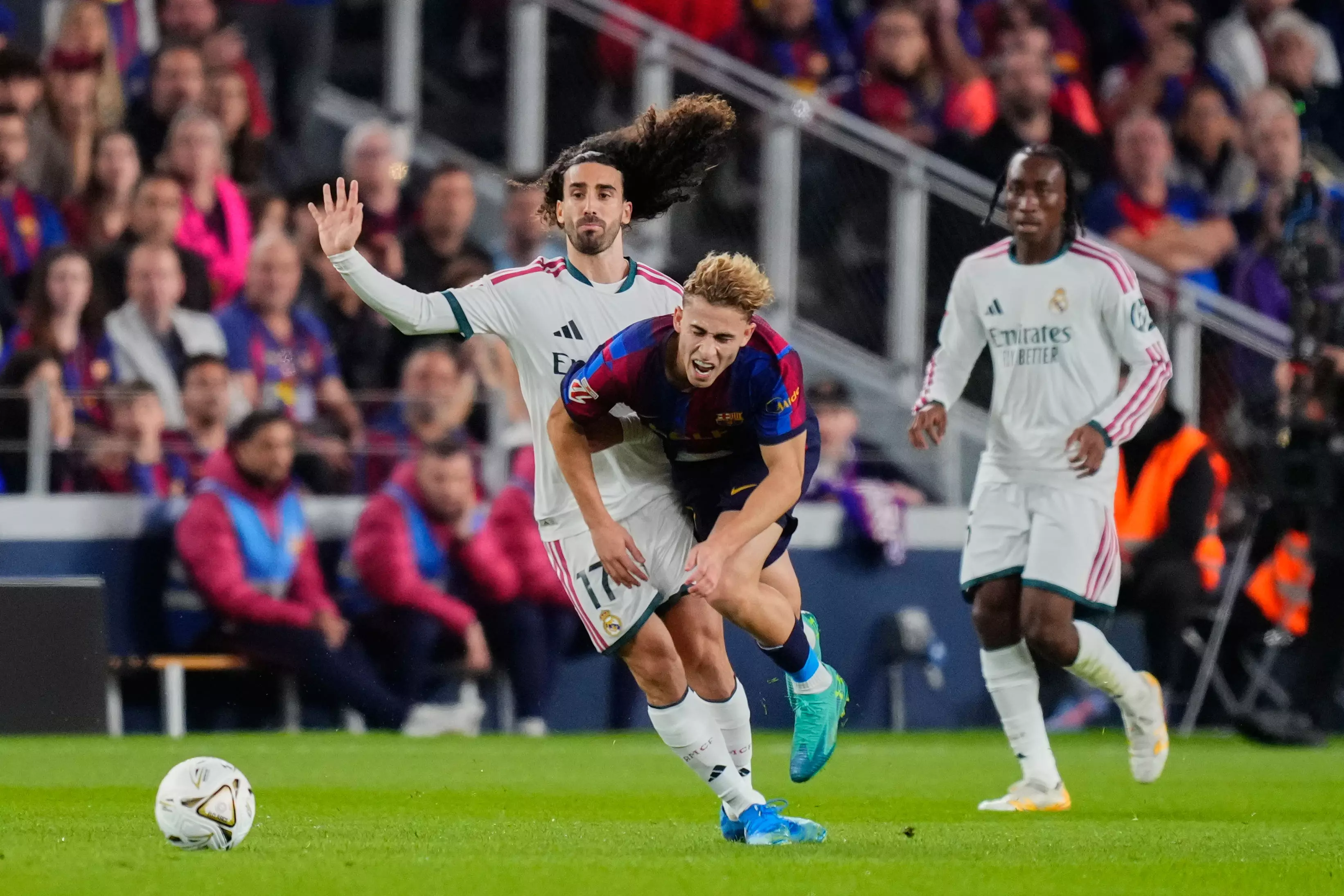 El Clásico Thriller: Real Madrid Beat Barcelona 2–1 as Mbappé Strikes Late El Clásico Thriller: Real Madrid Beat Barcelona 2–1 as Mbappé Strikes Late