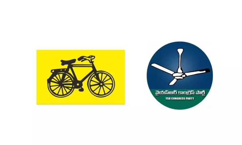 TD, YSRC Workers Clash During Kurnool Mayoral Poll Campaign TD, YSRC Workers Clash During Kurnool Mayoral Poll Campaign