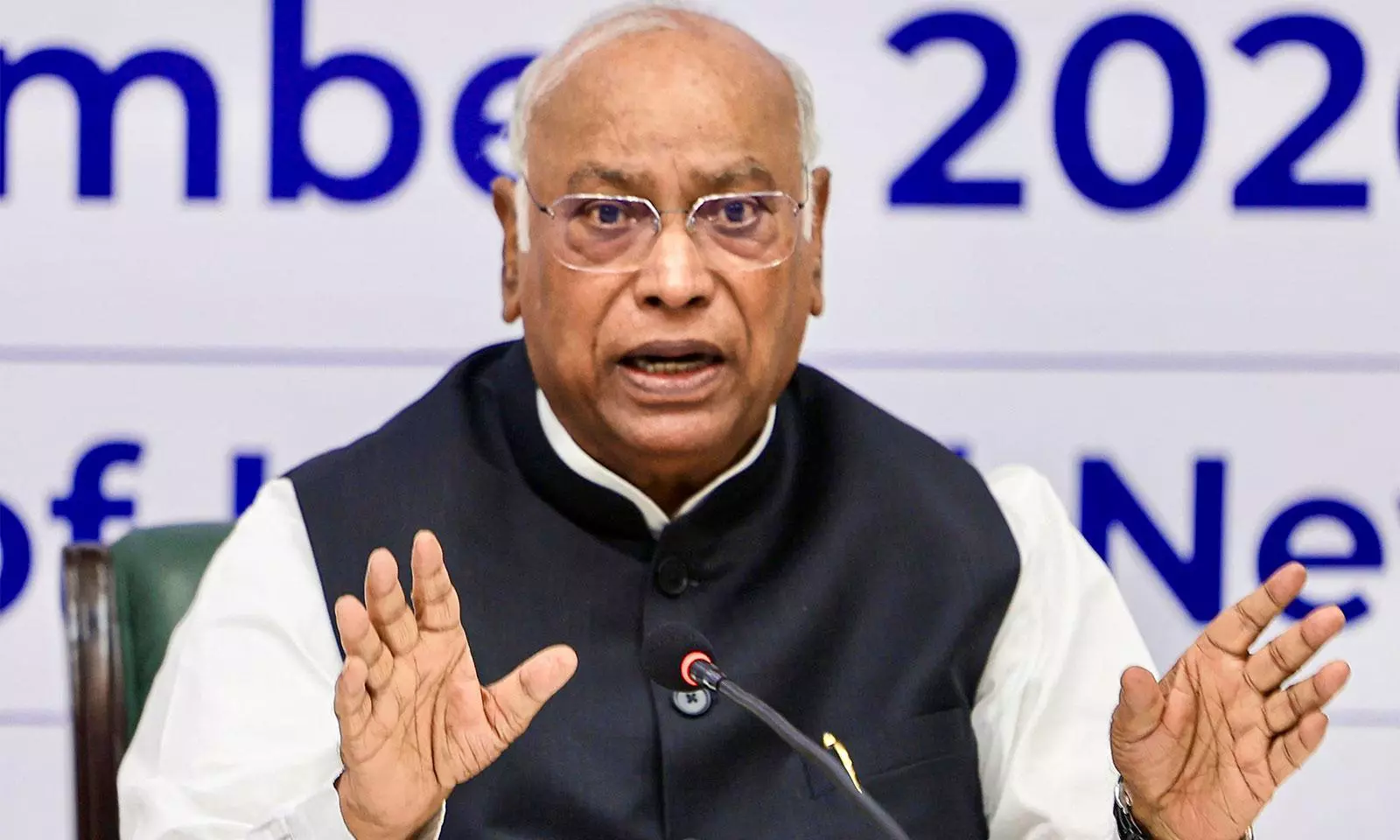 Congress Backs Kharge Amid BJP Protests Congress Backs Kharge Amid BJP Protests