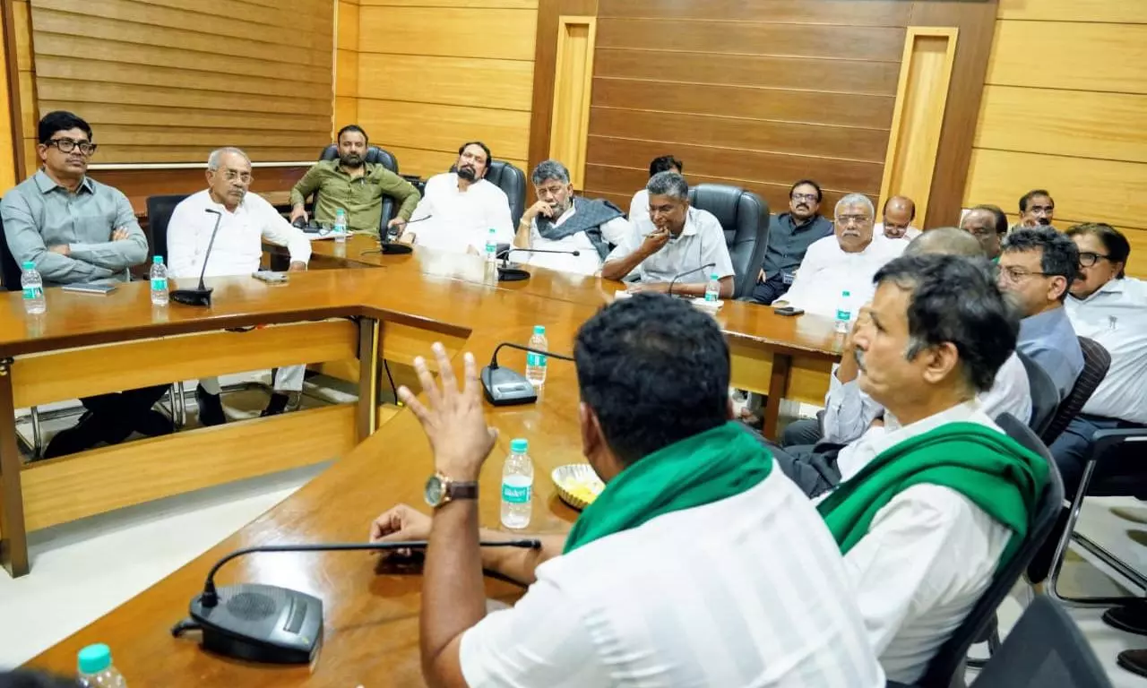 Karnataka CM Holds Marathon Talks In Belagavi To Address Concerns Of Sugarcane Growers, Factory Owners Karnataka CM Holds Marathon Talks In Belagavi To Address Concerns Of Sugarcane Growers, Factory Owners