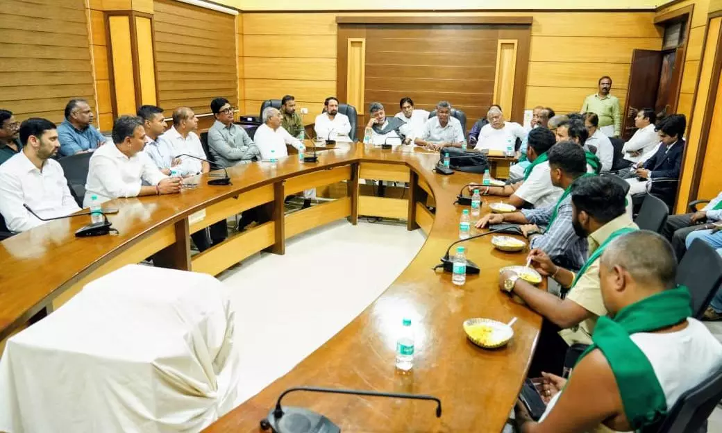 Karnataka CM Holds Marathon Talks In Belagavi To Address Concerns Of Sugarcane Growers, Factory Owners Karnataka CM Holds Marathon Talks In Belagavi To Address Concerns Of Sugarcane Growers, Factory Owners
