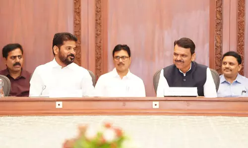 Revanth Reddy Meets Fadnavis to Discuss Tummidihatti Project Revanth Reddy Meets Fadnavis to Discuss Tummidihatti Project