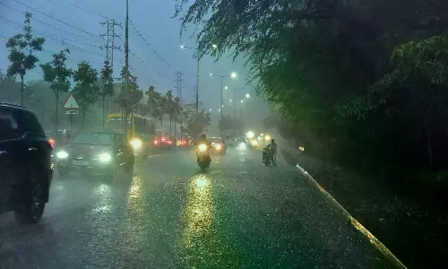 Saras Mela Shut for a Day Due to Cyclone Arnab Saras Mela Shut for a Day Due to Cyclone Arnab