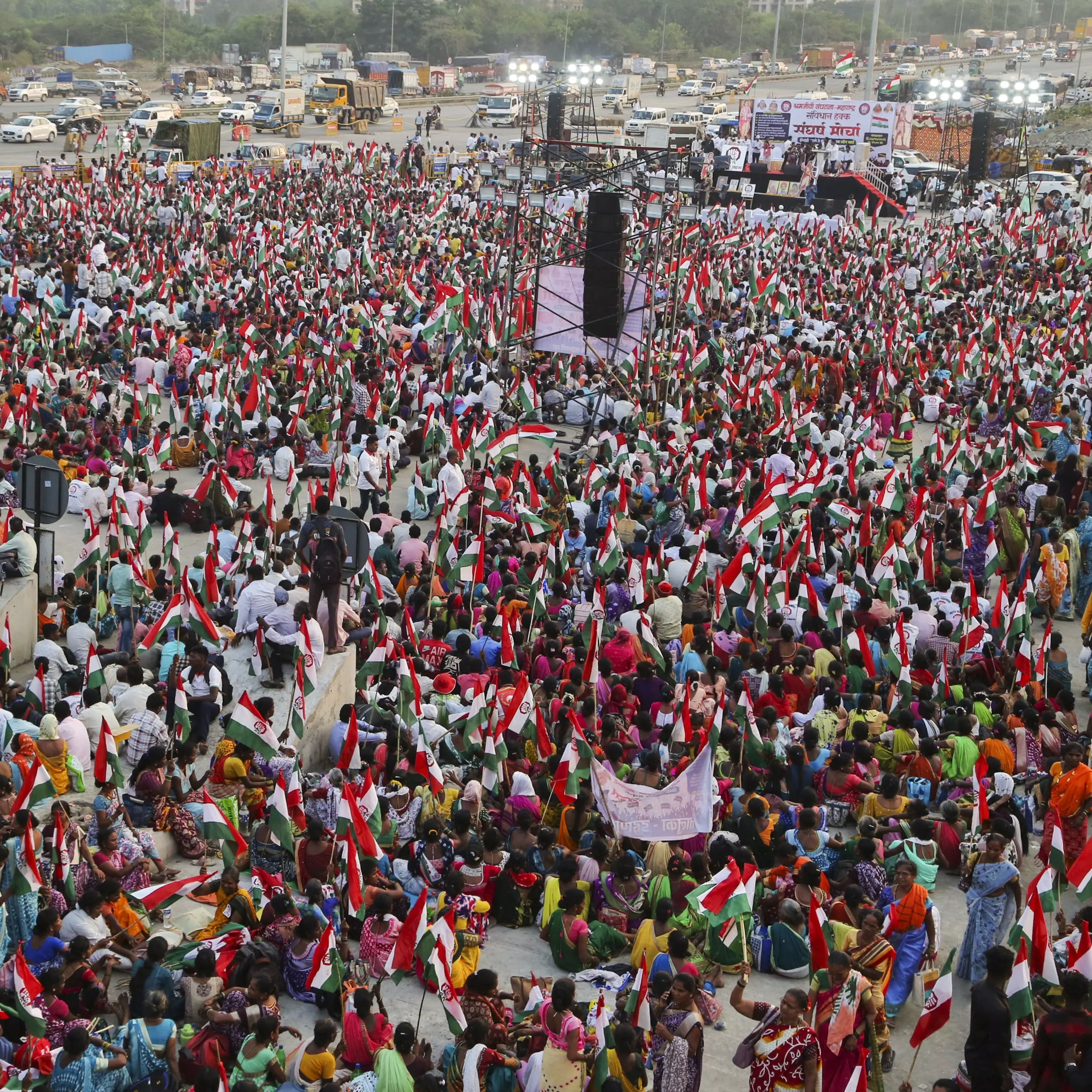 Tribals Call Off Secretariat March After Maharashtra CM Fadnavis Promise Tribals Call Off Secretariat March After Maharashtra CM Fadnavis Promise