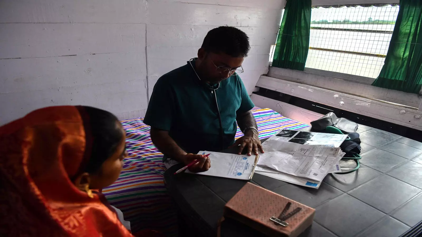 Chandrakant Lahariya | Everyone Has a Right to Question Doctor, Hospital Chandrakant Lahariya | Everyone Has a Right to Question Doctor, Hospital