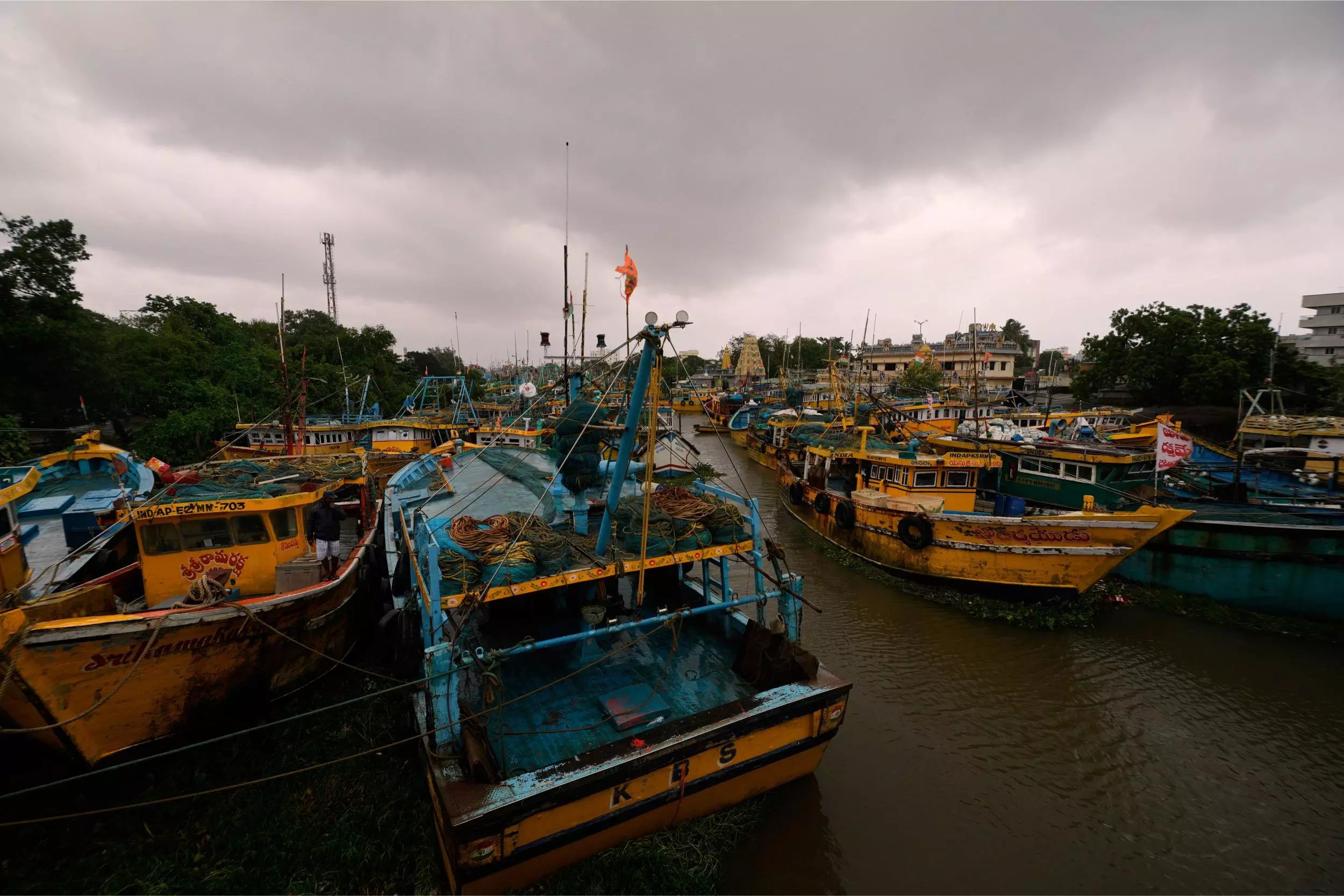 Port Police Rescue 4 Trapped In Floodwaters In Kakinada Port Police Rescue 4 Trapped In Floodwaters In Kakinada