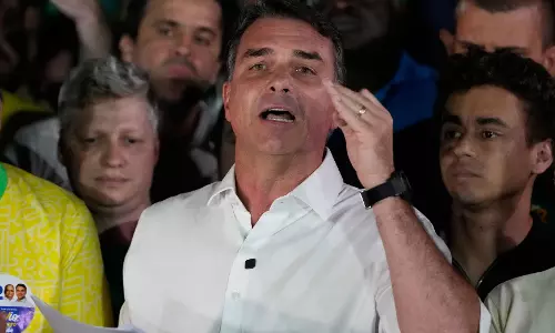 Brazils Flavio Bolsonaro Flees to US After Election Loss