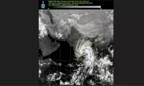 Live: AP Bears The Brunt Of Cyclone Arnab Live: AP Bears The Brunt Of Cyclone Arnab