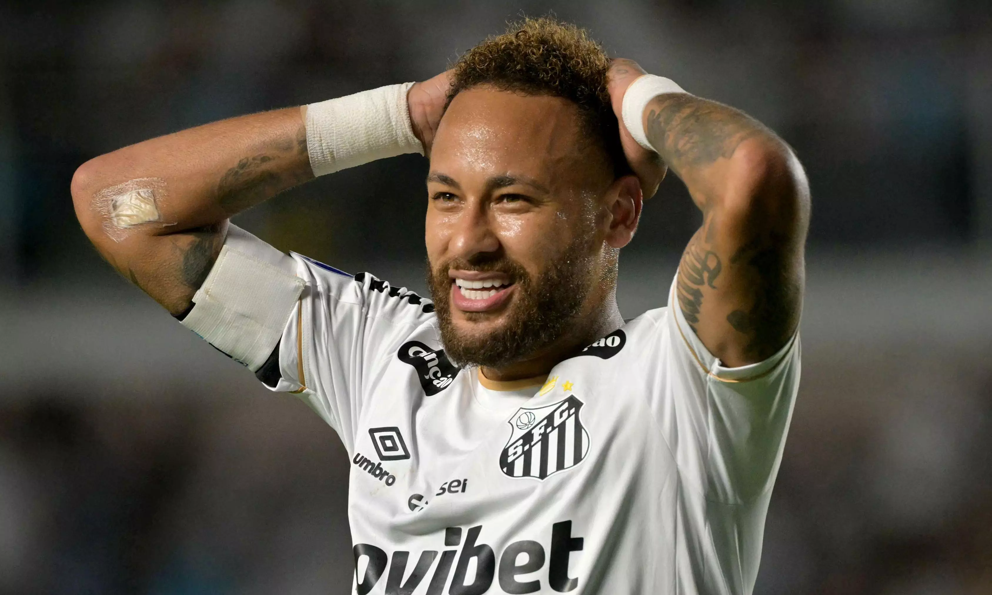 Neymar erhält Zwei-Spiele-Sperre wegen Mundbedeckung während eines Streits