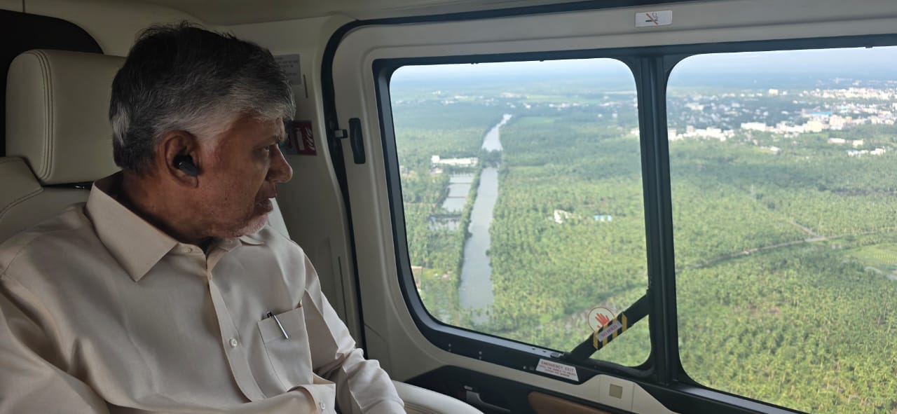 ചുഴലിക്കാറ്റ് നാശം വിതച്ച പ്രദേശങ്ങൾ സന്ദർശിച്ച് മുഖ്യമന്ത്രി ചന്ദ്രബാബു നായിഡു; സ്ഥിതിഗതികൾ വിലയിരുത്തി