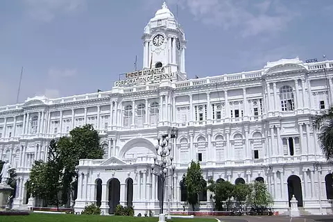 GCC Told to Intensify Waste Segregation, Removal of Illegal Hoardings GCC Told to Intensify Waste Segregation, Removal of Illegal Hoardings
