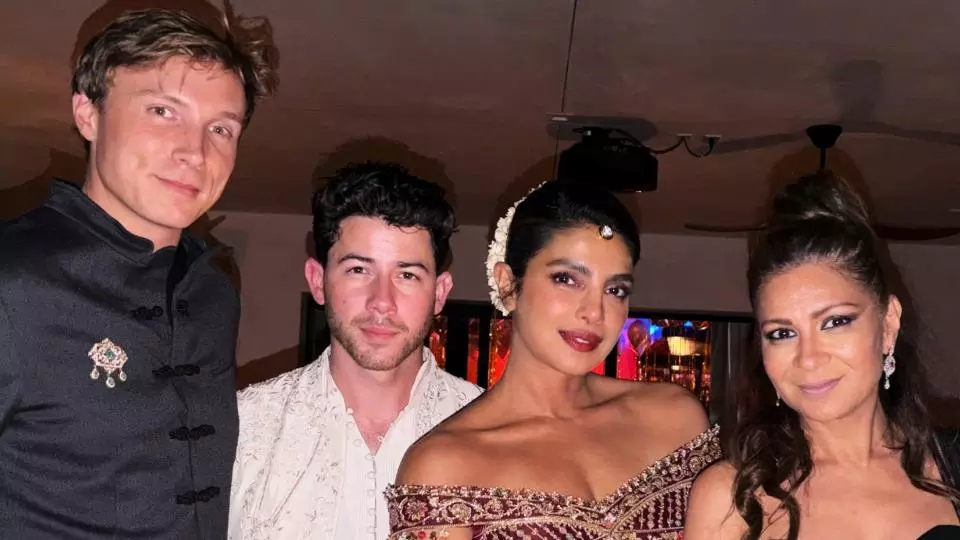 Priyanka Chopra, Nick Jonas Steal The Show At LA Diwali Party Priyanka Chopra, Nick Jonas Steal The Show At LA Diwali Party