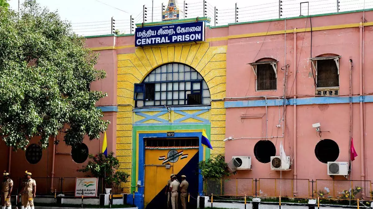 Remand Prisoner Escapes From Police Custody in Coimbatore Remand Prisoner Escapes From Police Custody in Coimbatore