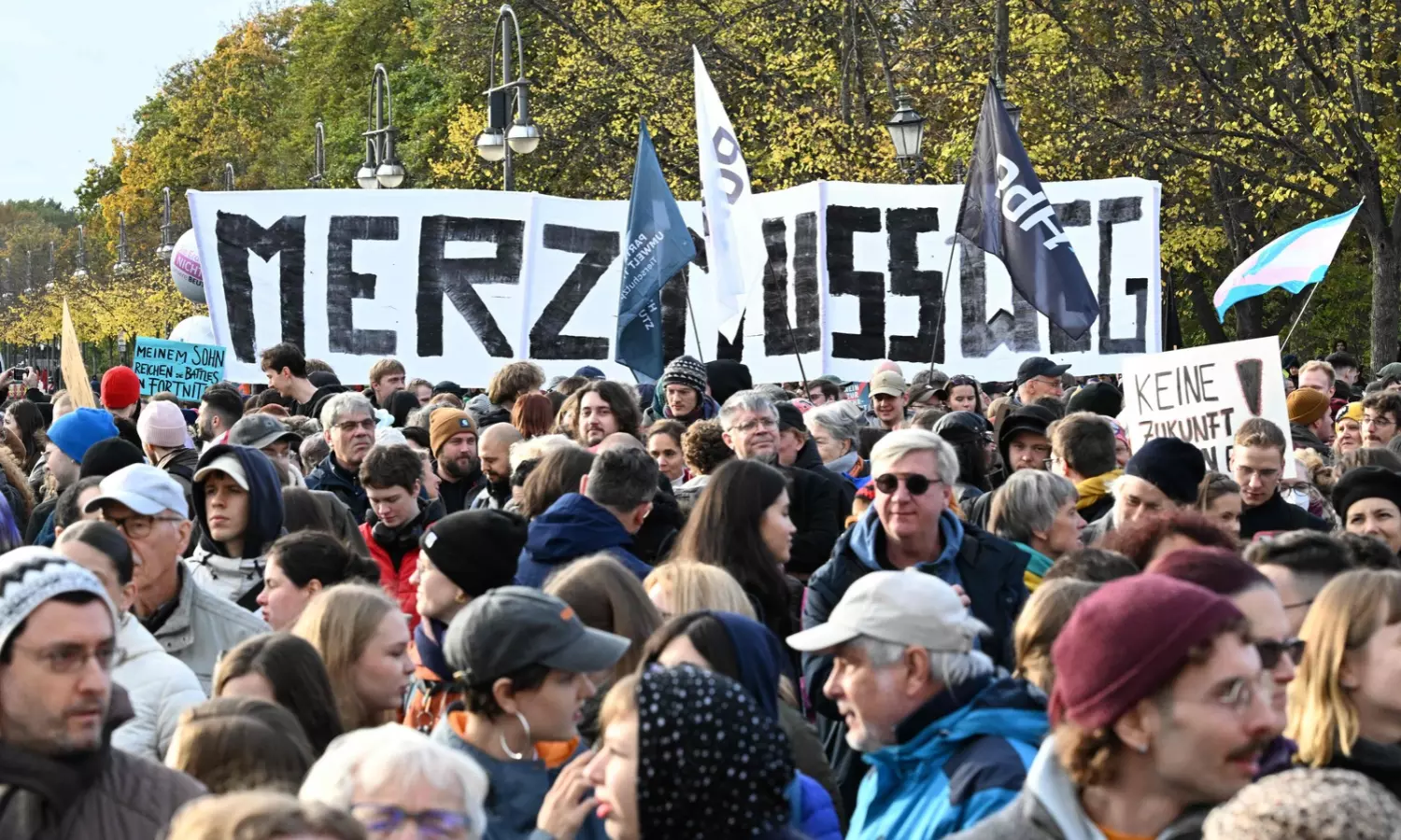 France Braces for Third Weekend of Protests as Youth Rallies Sweep Europe France Braces for Third Weekend of Protests as Youth Rallies Sweep Europe