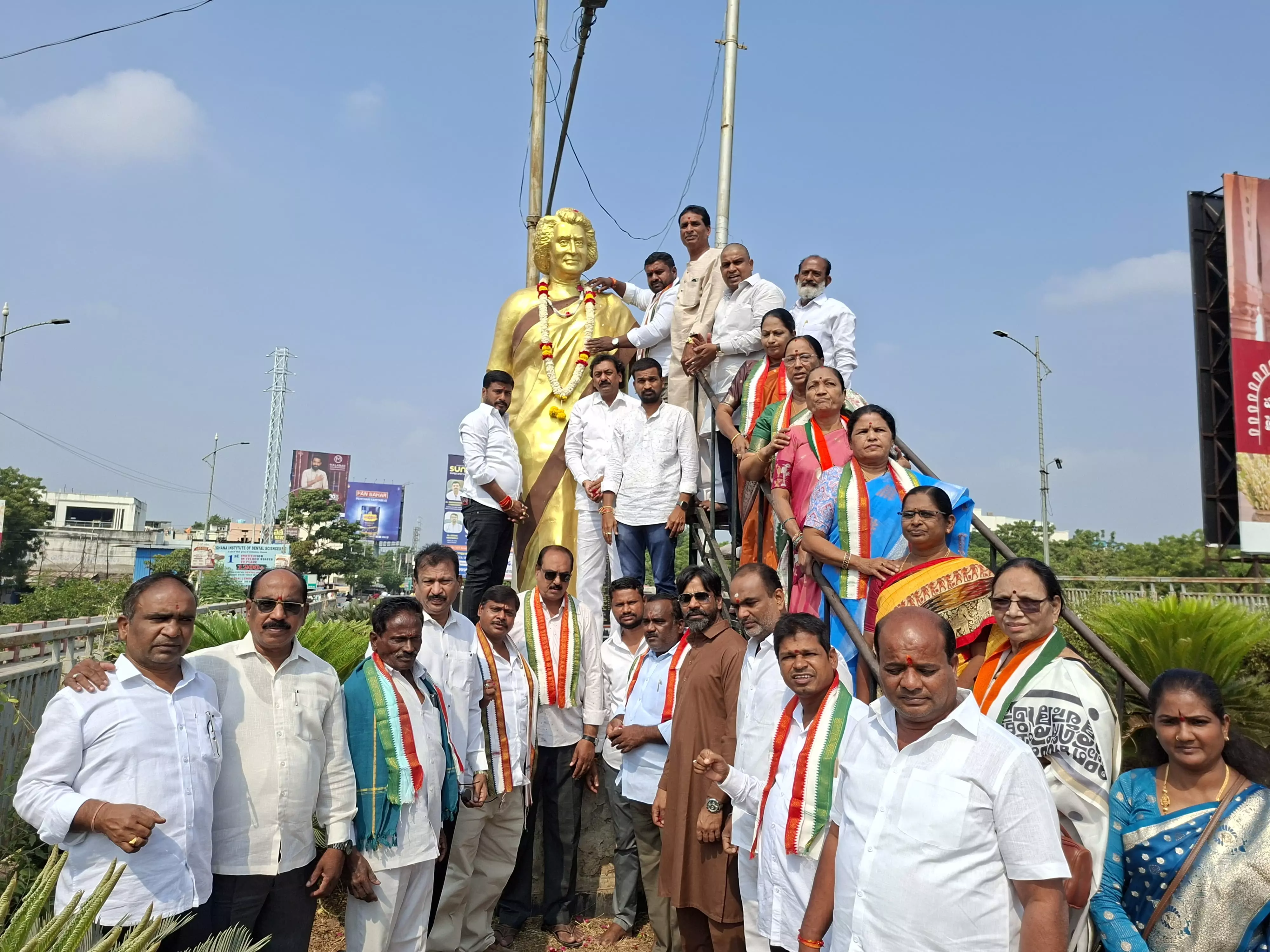 Congress Leaders Pay Tributes To Indira Gandhi, Sardar Patel Congress Leaders Pay Tributes To Indira Gandhi, Sardar Patel