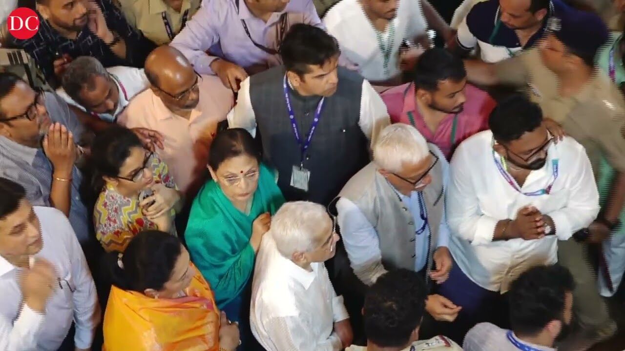 Ganesh Chaturthi: RBI Governor Shaktikanta Das offers prayers to Lalbaugcha Raja in Mumbai